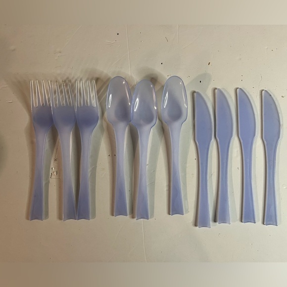 Vintage Blue Wicker Picnic Basket Set – 36+ Pieces Complete - Picture 14 of 16